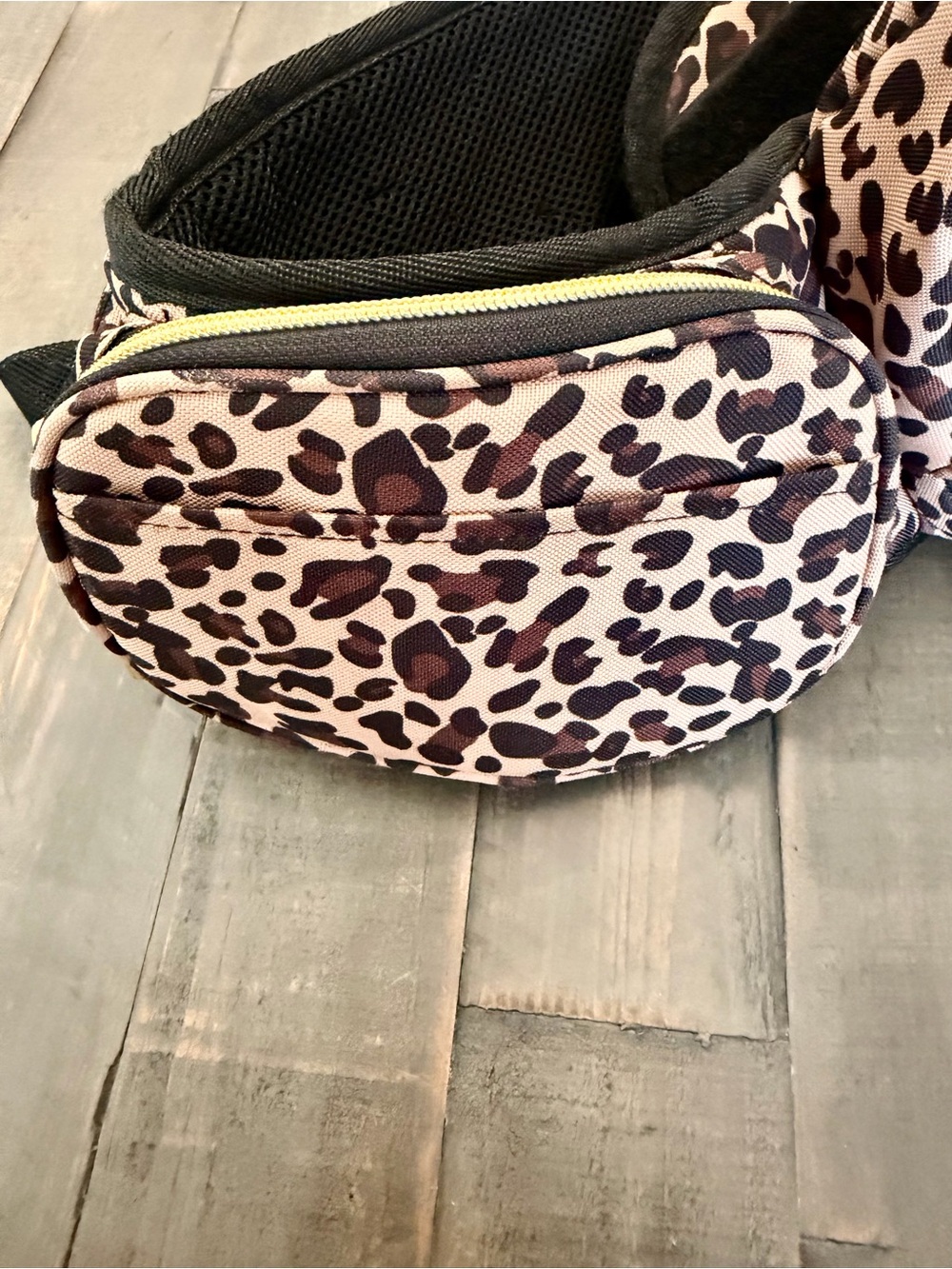 TushBaby OS Baby Hip Seat Carrier Ergonomic Storage Leopard - Picture 3 of 9